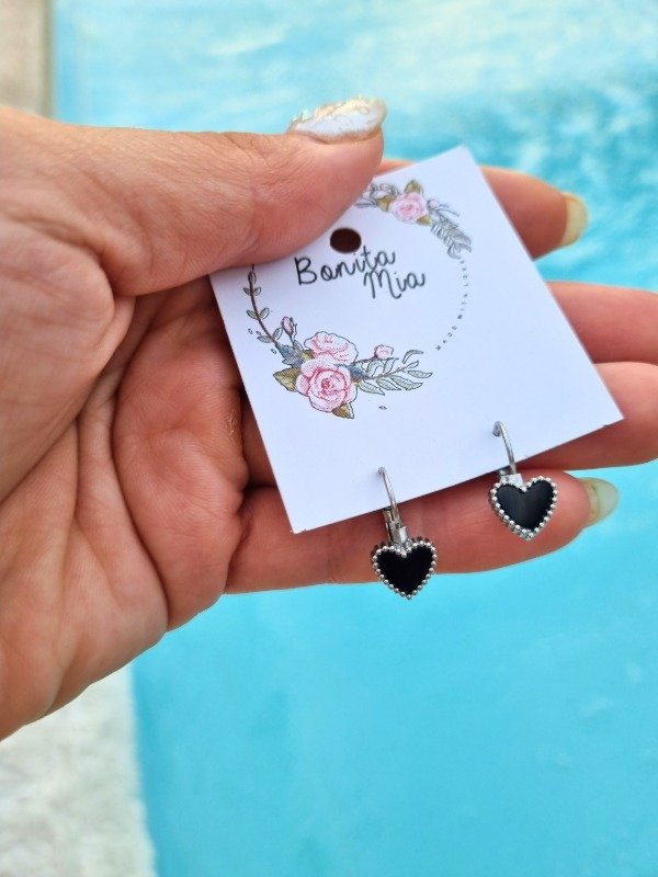 Producto - AROS AQ CORAZON ESMALTADO NEGRO