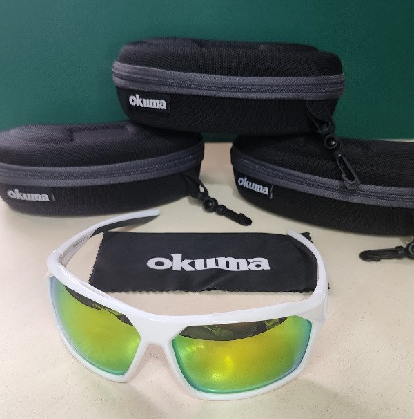 Producto - Anteojo Okuma Verde o Gris Mirror-B Espejados Polarizados UV400 Marco Blanco - 12