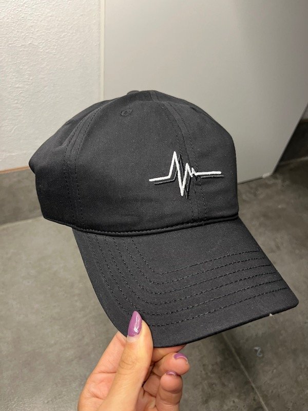 Producto - Gorra latido negra