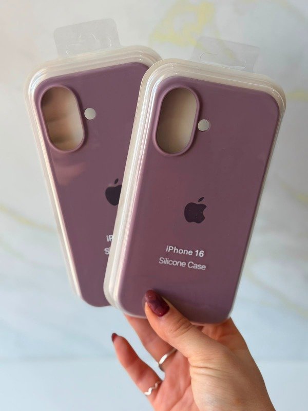 Producto - Silicone case IPhone 16 black currant