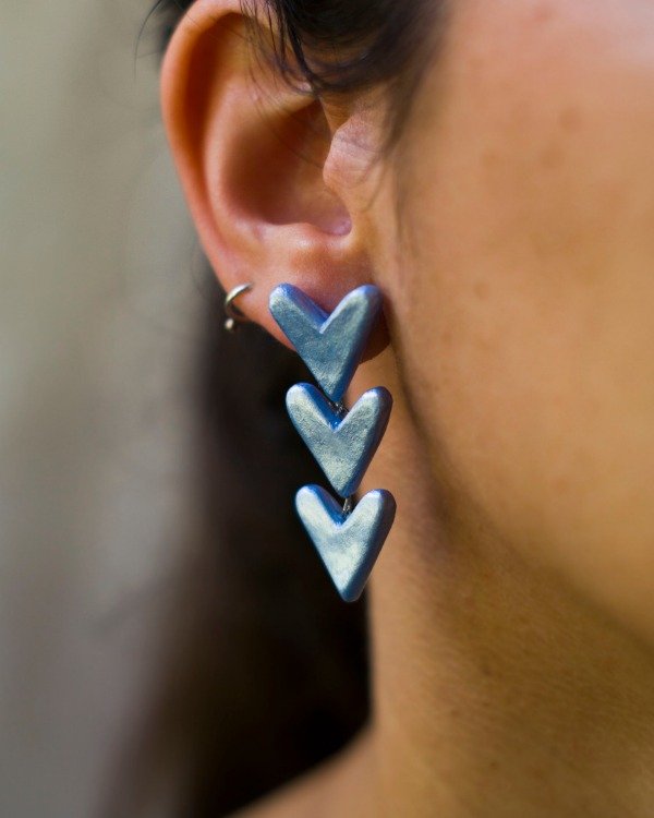 Producto - Pendientes de tres corazones celestes perlados