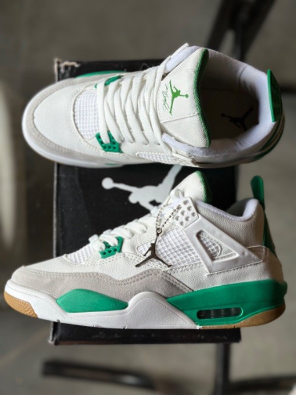 Producto - Air Jordan Retro 4 Pine Green