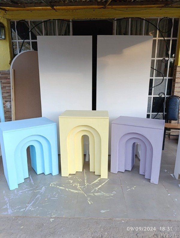 Producto - mesa arcoiris pintado por unidad