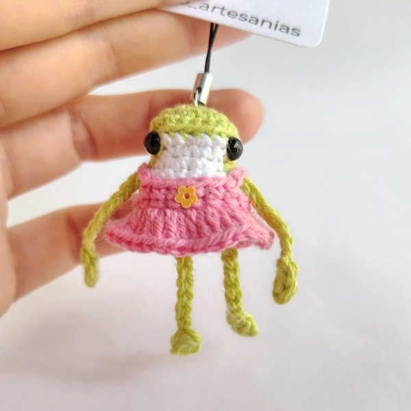 Producto - Colgante para celular Ranita con vestido rosa tejido amigurumi