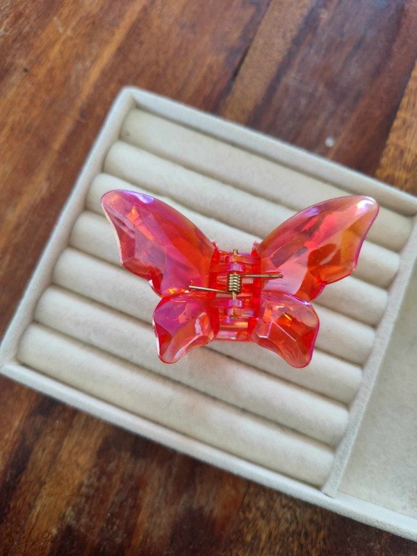 Producto - Broche mariposa rojo.