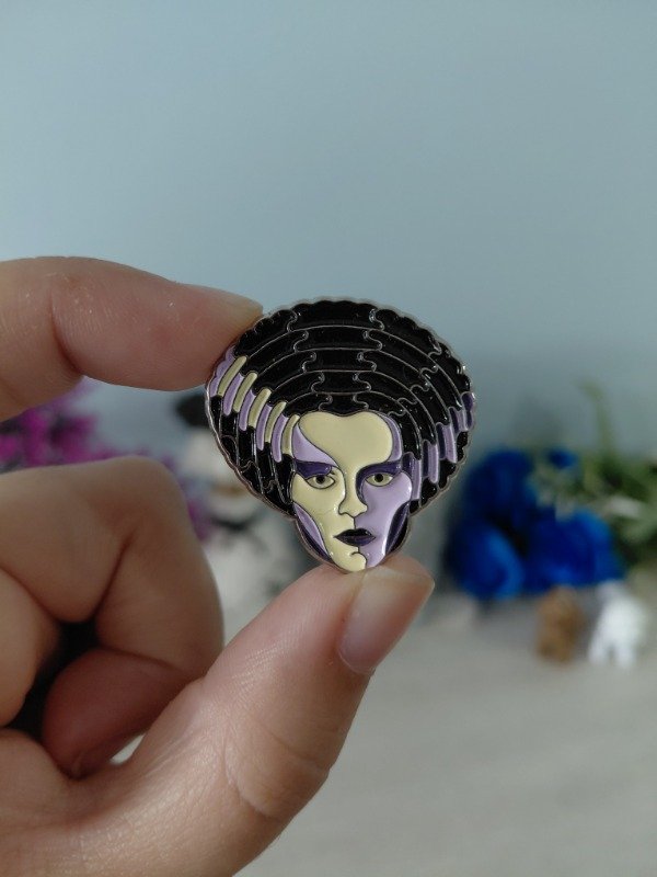 Producto - Pin metalizado - Novia de Frankenstein #1789