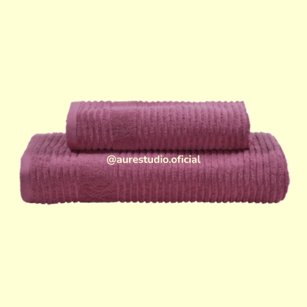 Producto - JUEGO DE TOALLÓN Y TOALLA MAGENTA 500G DANUBIO