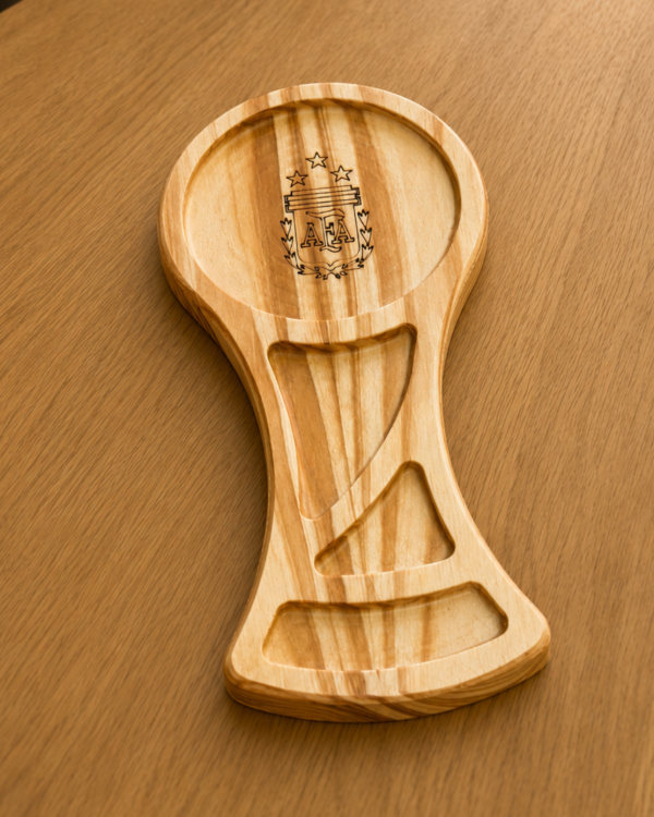 Producto - TABLA EN BUSCA DE ELLA (Con logo grabado)