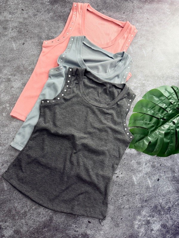 Producto - Musculosa tachas