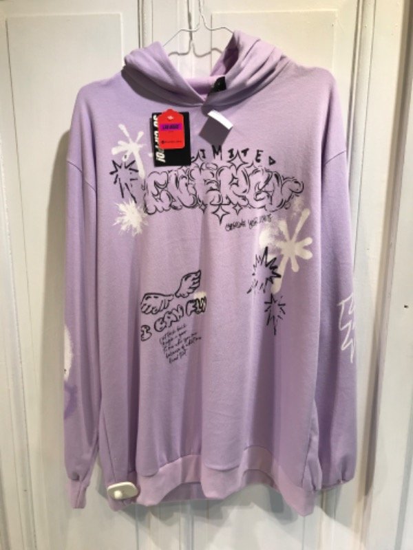 Producto - Buzo SO CIPPO lila graffitis nuevo c/etiqueta- Talle 18 años- PRECIO: 28x