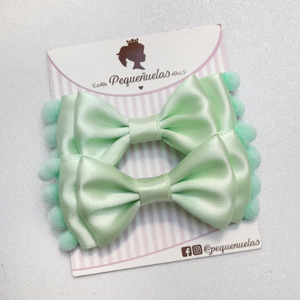 Moños olivia pompón verde agua