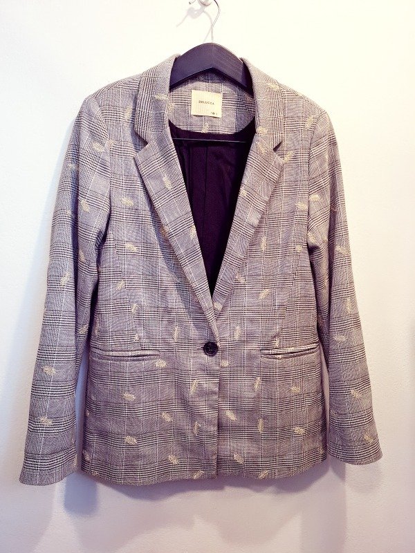 Producto - Blazer bordada DeLucca
