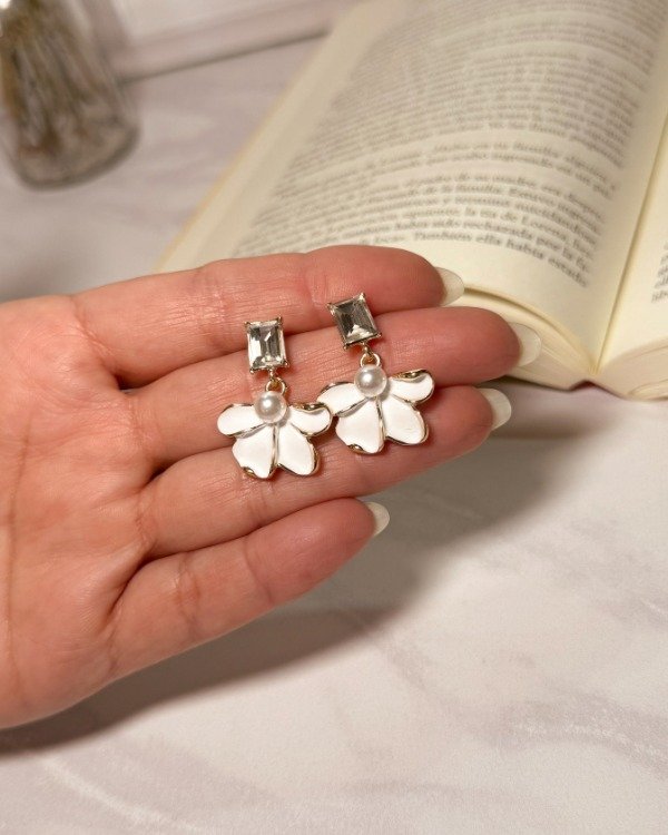 Producto - Aros flor esmaltada con perla y cubic