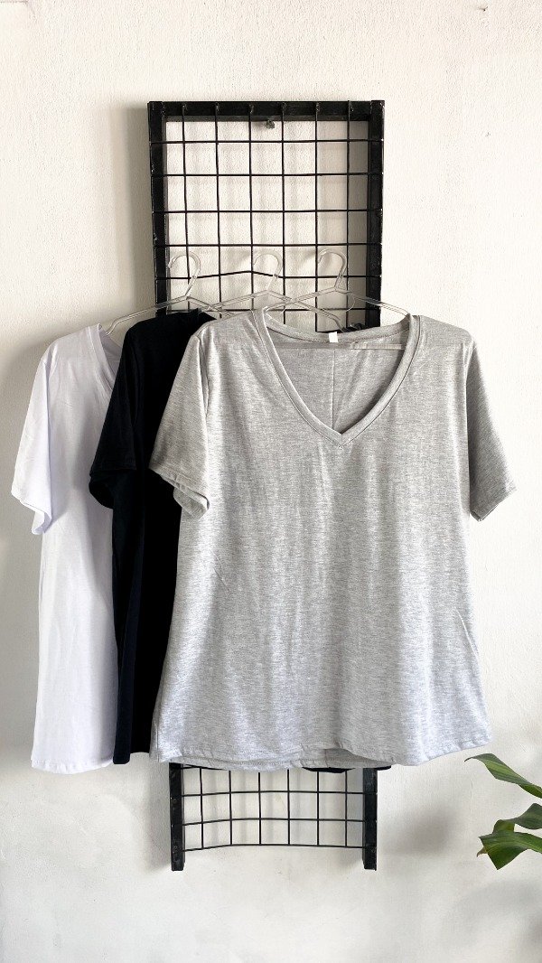 Producto - Remera básica V combo 2x15.500