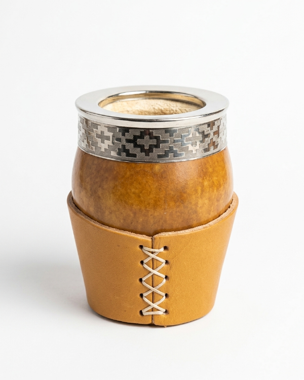 Producto - Mate Criollo Imperial Con base de cuero crudo y virola de alpaca - 4