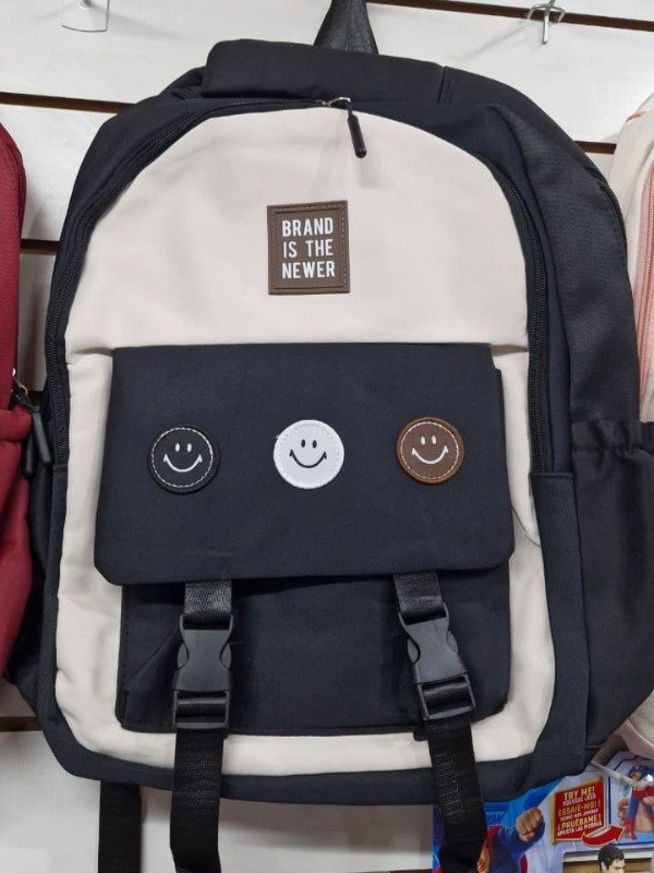 Producto - MOCHILA KAWAI NEGRA BRAND IS THE NEWER