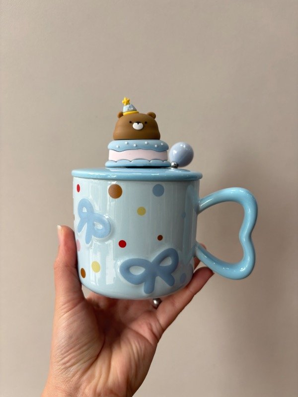 Producto - Taza Osito Torta celeste con tapa y cuchara