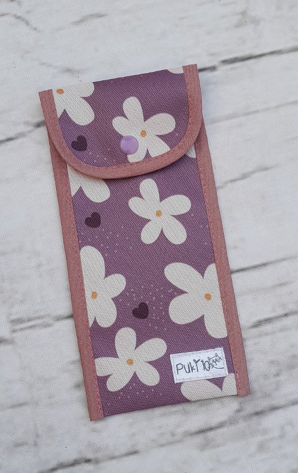 Producto - Estuche de higiene flor bordo