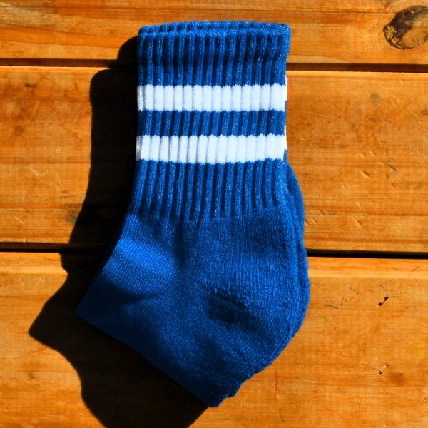 Producto - Tenis Azules con líneas blancas