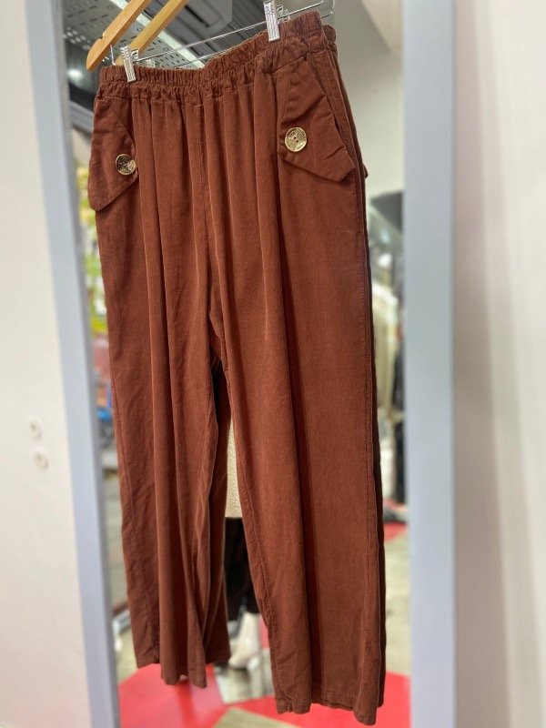 Producto - pantalon microcorderoy con botones en bolsillo