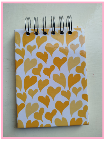 Producto - Anotador anillado modelo Amor amarillo
