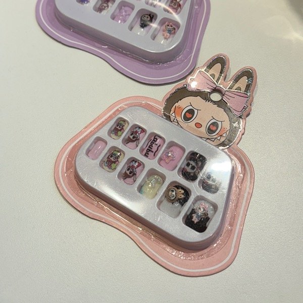 Producto - Uñas postizas kuromi