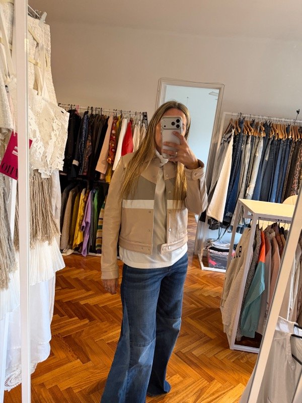 Producto - Campera etiqueta negra - 0