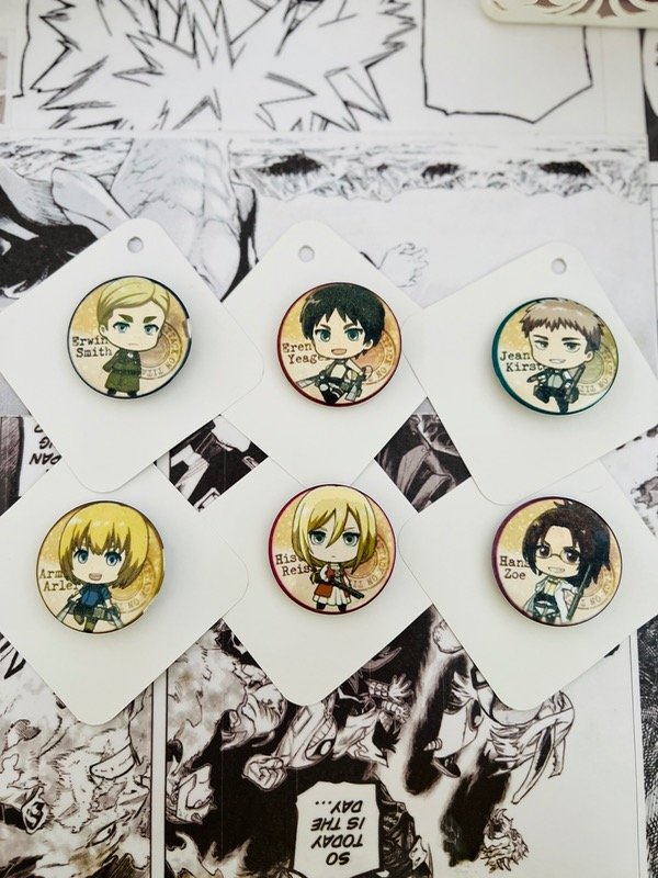 Producto - Pins 4cm shingeki no kiojin