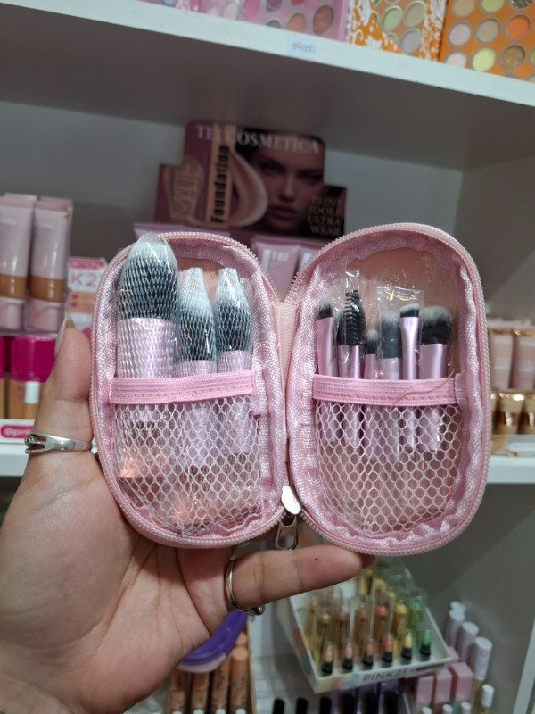 Producto - Juego de mini brochas con estuche NAEZ