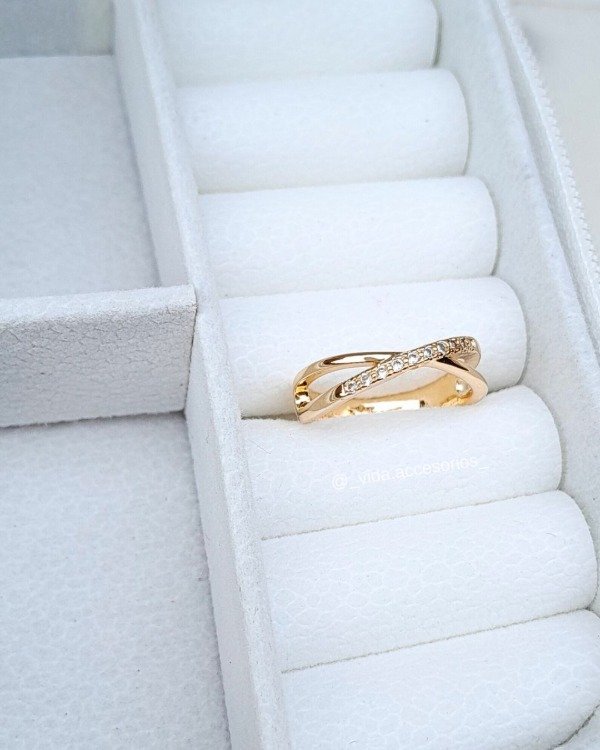 Producto - Midi cruzado dorado con micropave