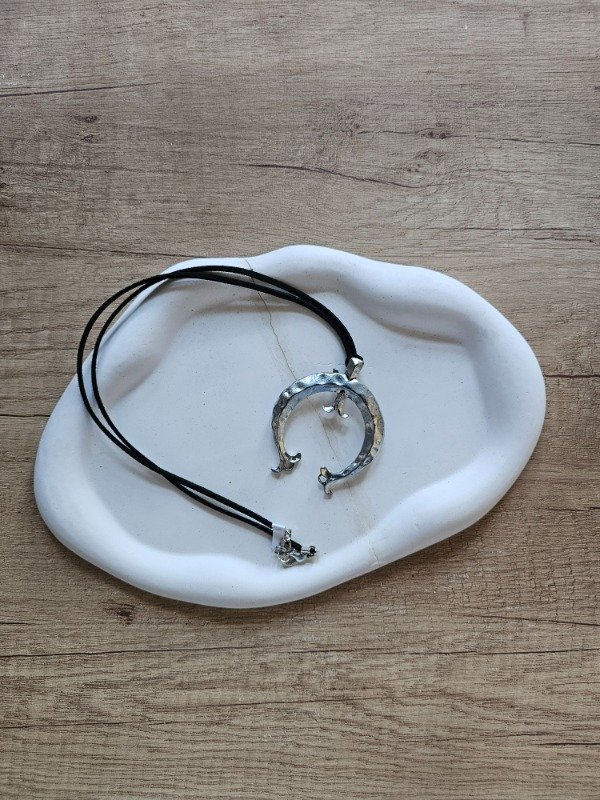 Producto - Collar herradura gamuza