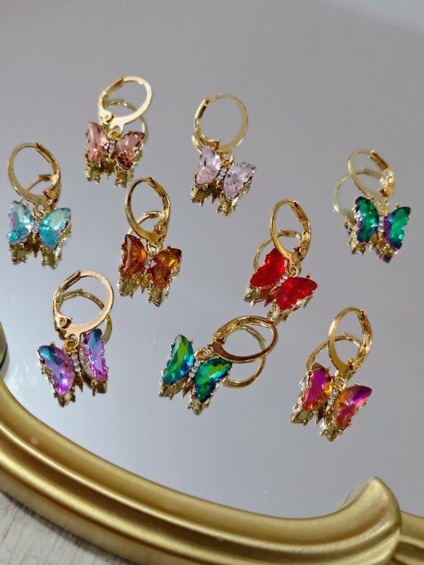 Producto - Argollitas doradas con mariposa de cristal