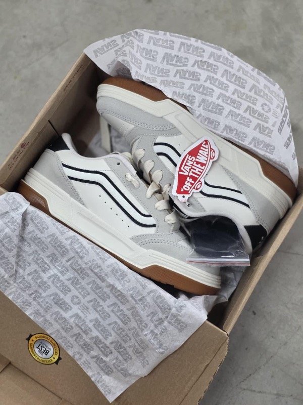 Producto - Vans hylane gris y blanco