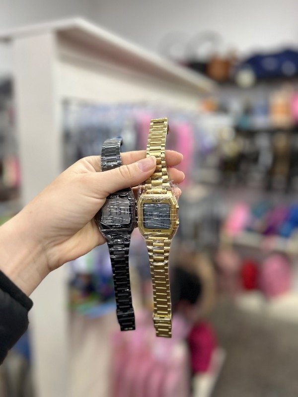 Producto - Reloj digital cuadrado dorado o negro