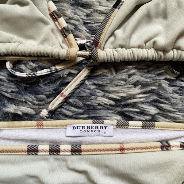 Producto - Burberry made in Italy trim bikini. Size S.