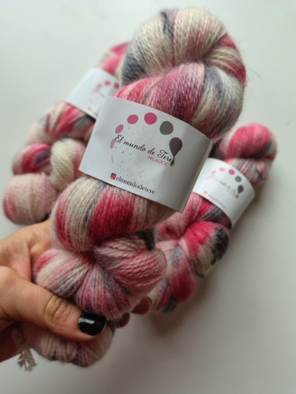 Producto - Fuego profundo- Mohair y Corriedale, fingering.
