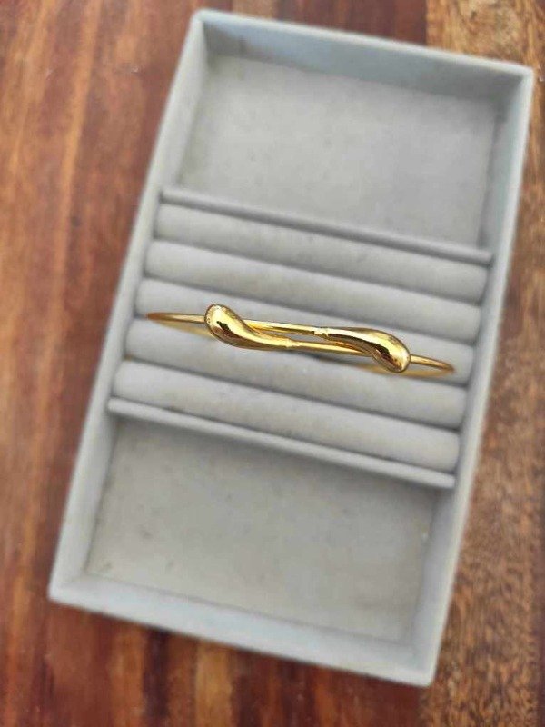 Producto - Brazalete horizontal y punto. Dorado