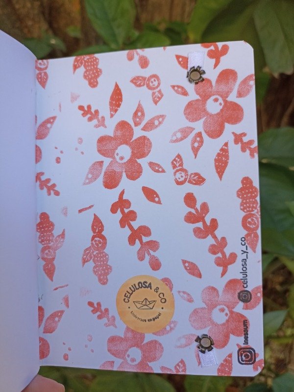 Producto - Libretita artesanal flores rojas - 1