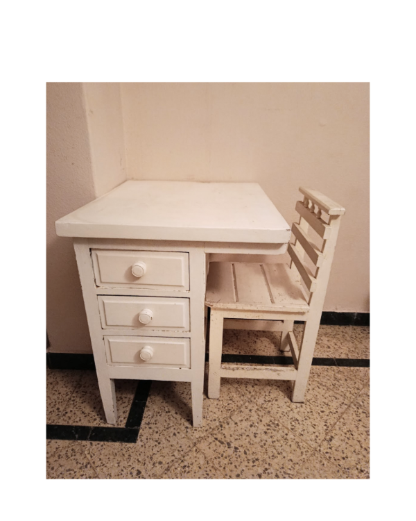 Producto - Escritorio de madera pintado y silla