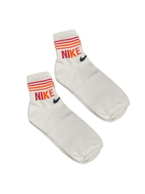Producto - Nike líneas naranja
