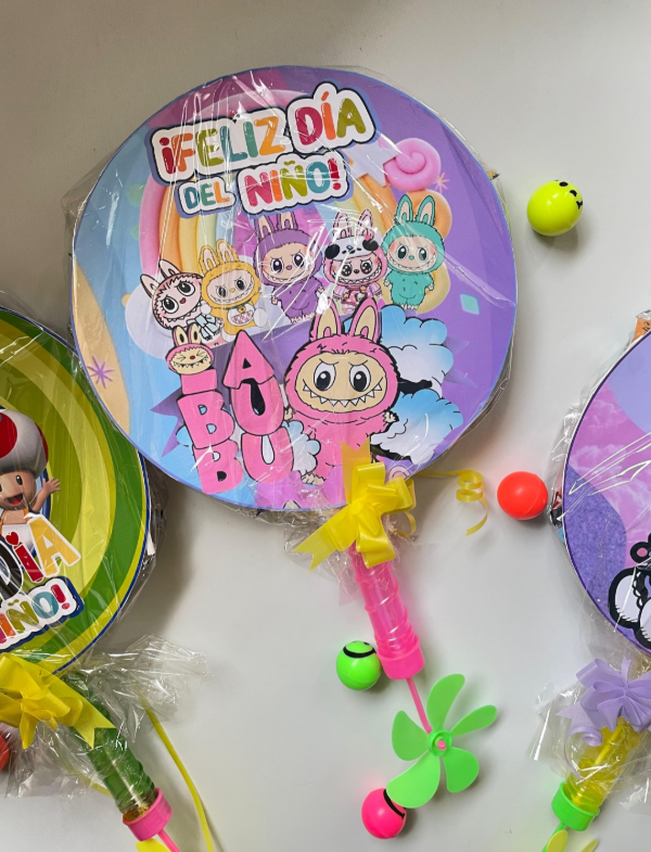 Producto - Paletas Gigante Todos los Personajes - 11