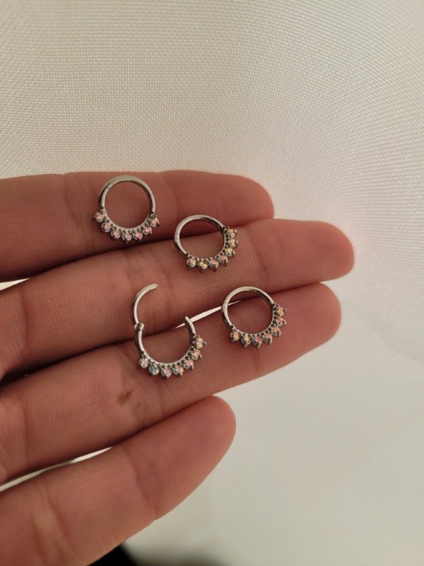 Producto - Piercing septum con strass tornasol AQ 8 mm