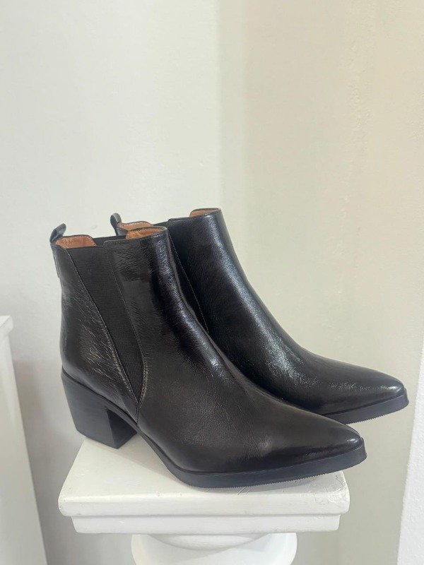Producto - BOTINETAS UMA DE CHAROL NEGRO