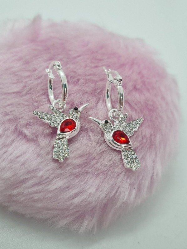 Producto - Aros acero blanco argollita colgante colibrí gema strass