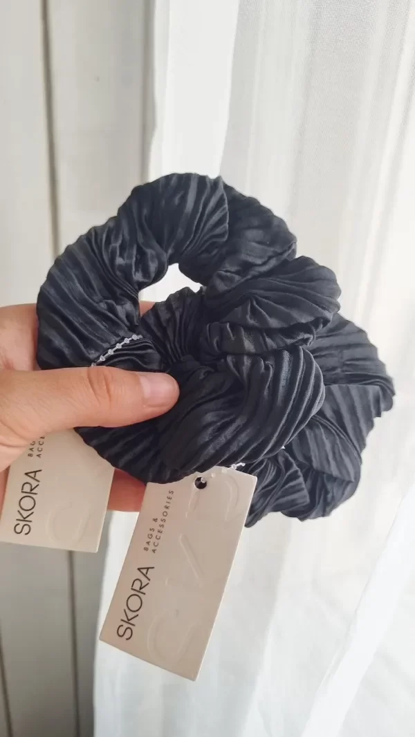 Producto - Scrunchie con pliegues negro liso skora
