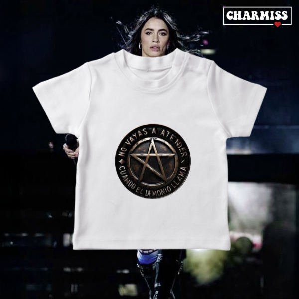 Baby tee no vayas a atender cuando el demonio llama