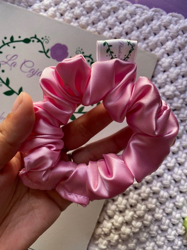 Producto - Scrunchie mini rosa bebé satén