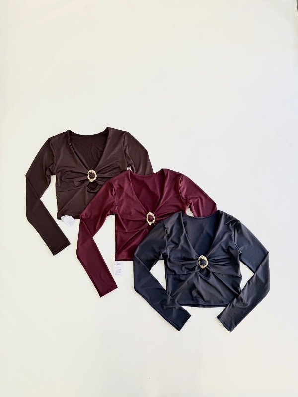 Producto - Top c/ aplique dorado