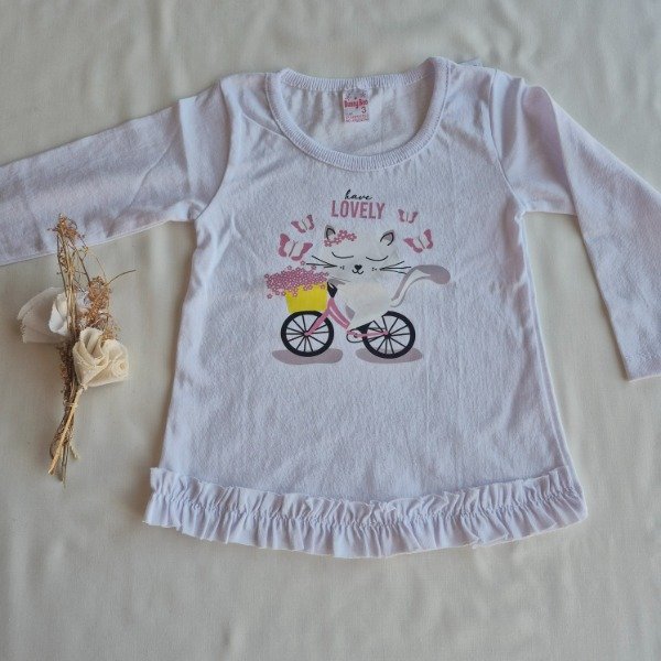 Producto - Remera con volados y estampa blanca gatito