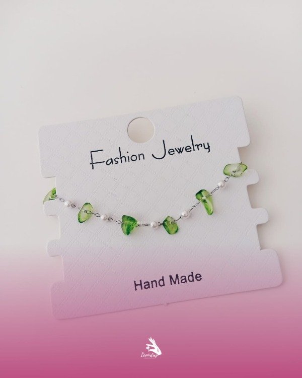 Producto - PULSERA CON PERLITAS Y PIEDRA VERDE